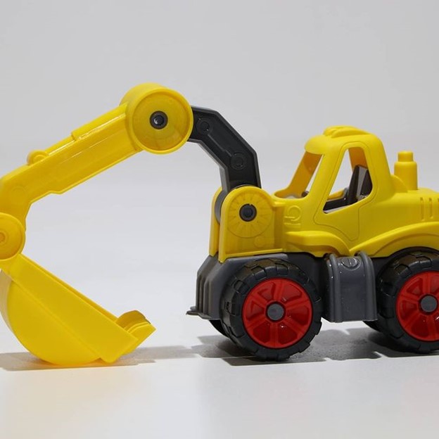 انواع اسباب بازی شامل تراکتور، کامیون و بیل مکانیکی عبارتند از:  