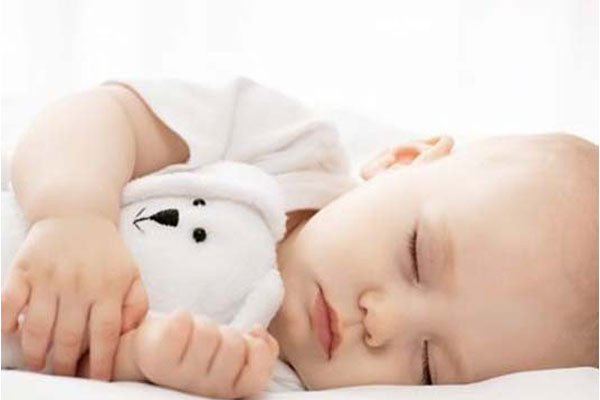 آیا عروسک پارچه ای می‌تواند باعث اختلال در خواب نوزاد شود؟